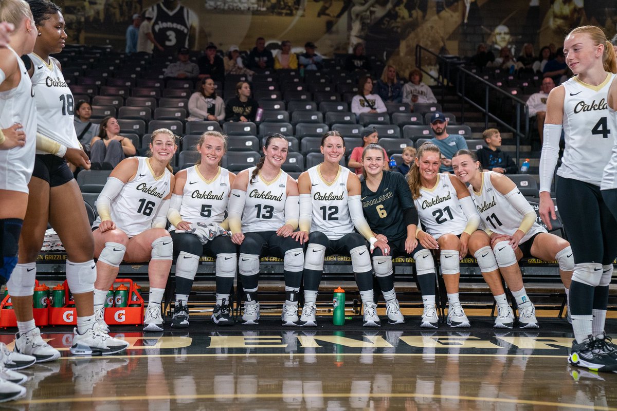 OaklandWVB's tweet photo. Missing these moments a little extra today 🥺 https://t.co/0jkJJy14KK