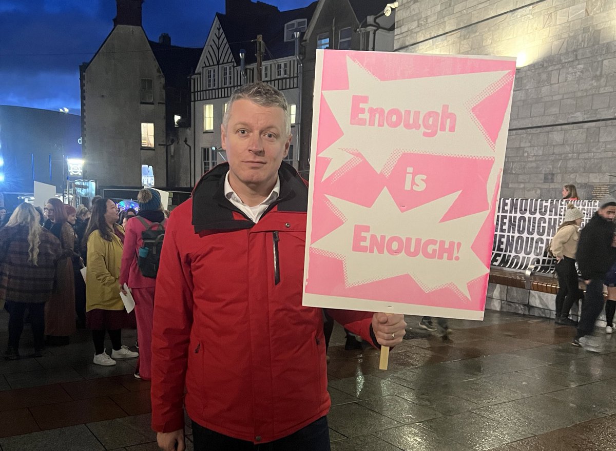 Tonight I joined the Reclaim the night march organised by the brilliant team at @TreviWomen. 

In a city affected so horribly by male violence against women and girls marches like this matter. They show solidarity, support and visibility for the victims of violence. #VAWG