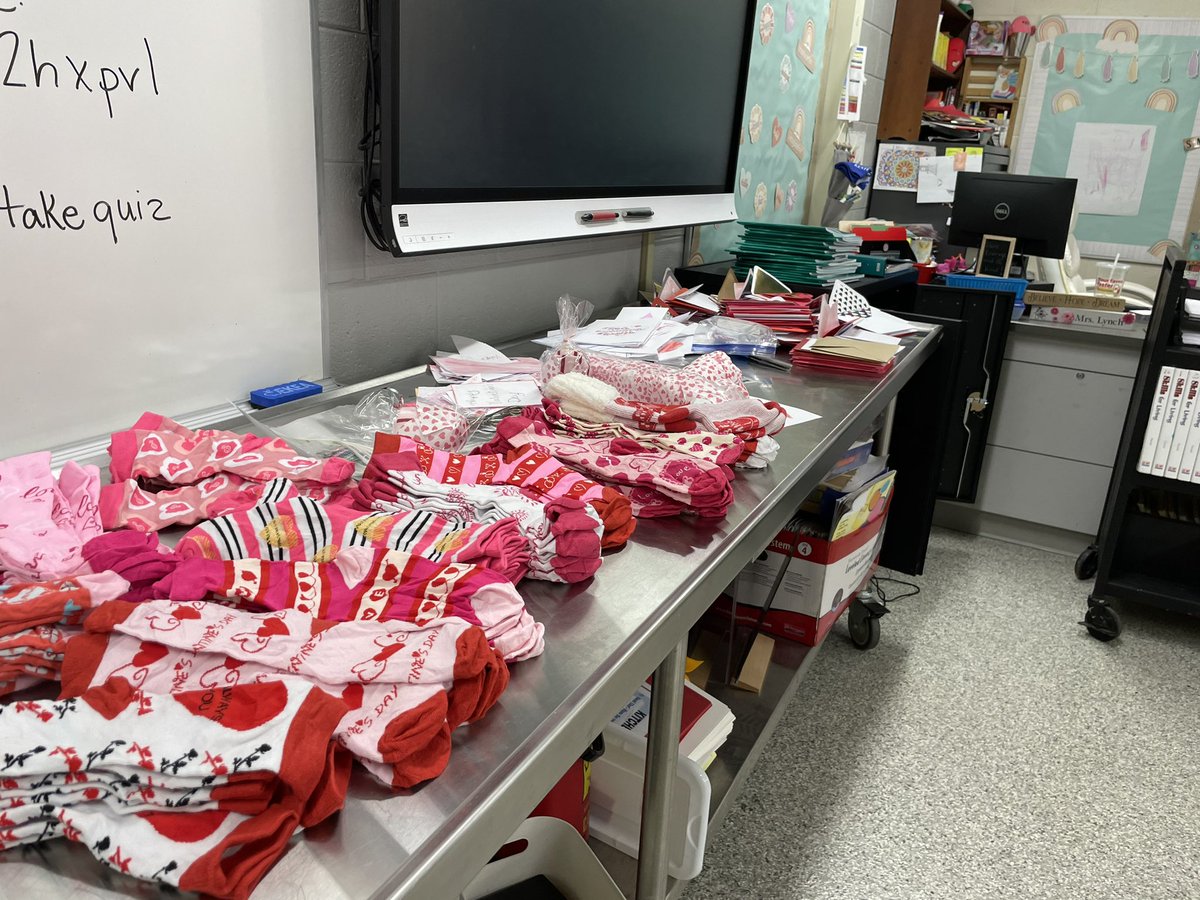 Operation Valentine by BCMS Leadership/Community Service classes have completed over 100 Valentine gifts for KDS Assisted Living and Wayne Nursing Home. Thanks to all our community friends for your donations! @BCMS_Principal @BCMSBoyd