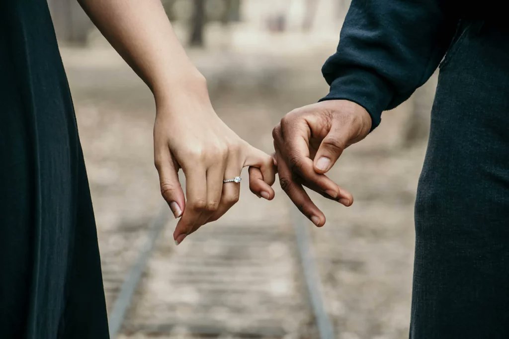 Secrets to a stronger relationship by starting as friends! 🤝 Discover six reasons why taking it slow can lead to lasting love. #FriendsFirst #RelationshipAdvice #LoveJourney #spinnr💖 Read more: t.ly/C-F3r