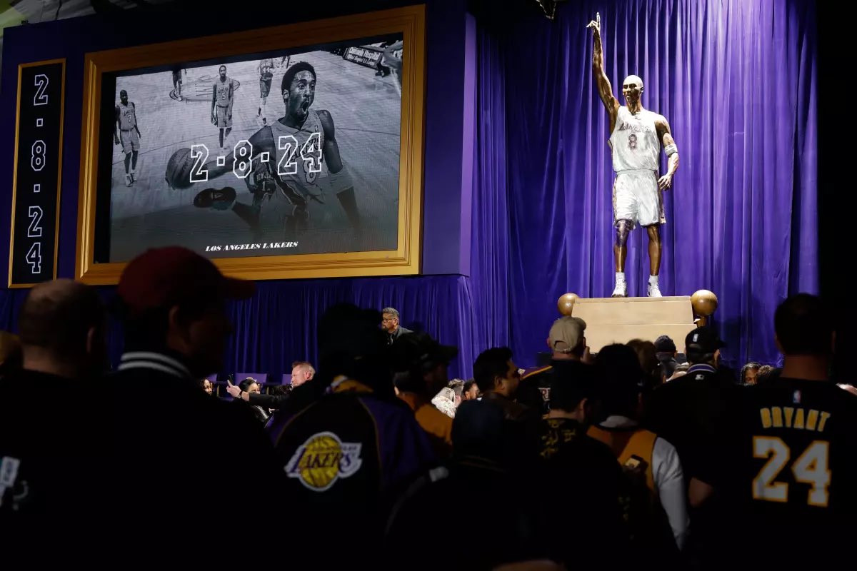 So LeBron doesn’t show up to Kobe’s statue event, but nobody wants to talk about it?

This man doesn’t care about Kobe or the Lakers legacy. He is all about HIMSELF, if an event isn’t about him he’s not interested. 

Respect to Ham, Reaves, Rudy, and other current Lakers that
