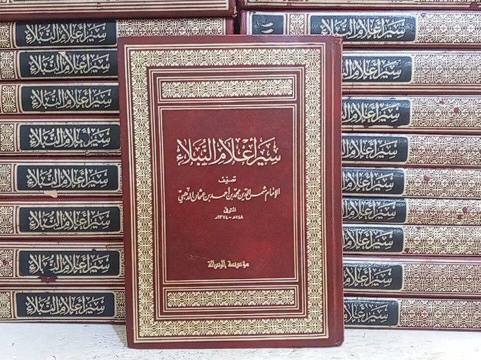 قاعدة ذهبية من الذهبي
"وإنما العبرة بكثرة المحاسن"

ذكر الذهبي في السير 20 / 45:
"قلت: غلاة المعتزلة، وغلاة الشيعة، وغلاة الحنابلة، وغلاة الأشاعرة، وغلاة المرجئة، وغلاة الجهمية، وغلاة الكرامية، قد ماجت بهم الدنيا، وكثروا، وفيهم أذكياء وعباد وعلماء، نسأل الله العفو والمغفرة لأهل