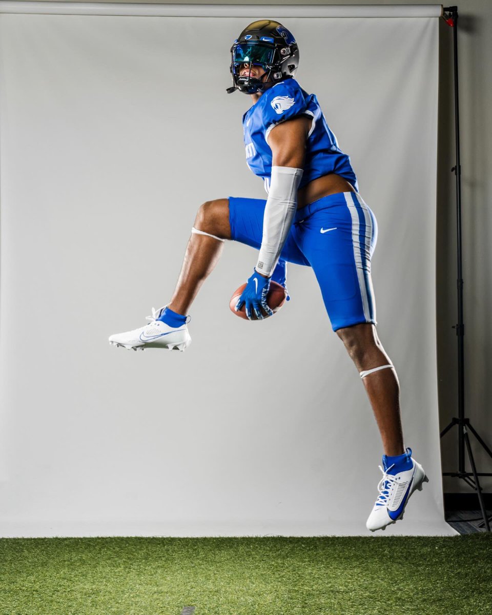 Samuel Green (@samuelgreen05) on Twitter photo Had a great time in Lexington!! Wassup with The UK?? 🔵⚪️ <a href="/vincemarrow/">CoachMarrow</a> <a href="/UKCoachStoops/">Mark Stoops</a> <a href="/UKStoopsTroops/">Kentucky Football Recruiting</a> <a href="/Bigstew9/">Anwar Stewart</a> <a href="/CoachWhiteFB/">Brad White</a> #UK #BBNation🔵⚪️ Had a great time in Lexington!! Wassup with The UK?? 🔵⚪️ <a href="/vincemarrow/">CoachMarrow</a> <a href="/UKCoachStoops/">Mark Stoops</a> <a href="/UKStoopsTroops/">Kentucky Football Recruiting</a> <a href="/Bigstew9/">Anwar Stewart</a> <a href="/CoachWhiteFB/">Brad White</a> #UK #BBNation🔵⚪️