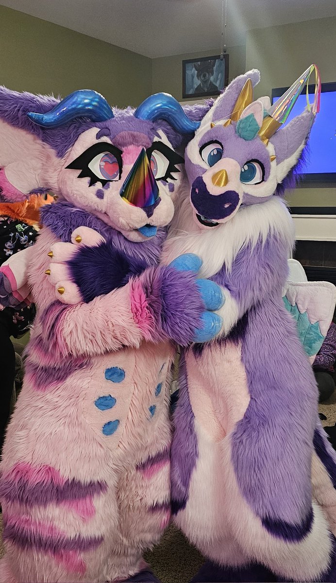 FurryChi's tweet photo. It's Nita the Dragon! 💜💜💜
Happy #FursuitFriday everyone >:3 https://t.co/x4vQkkGh95