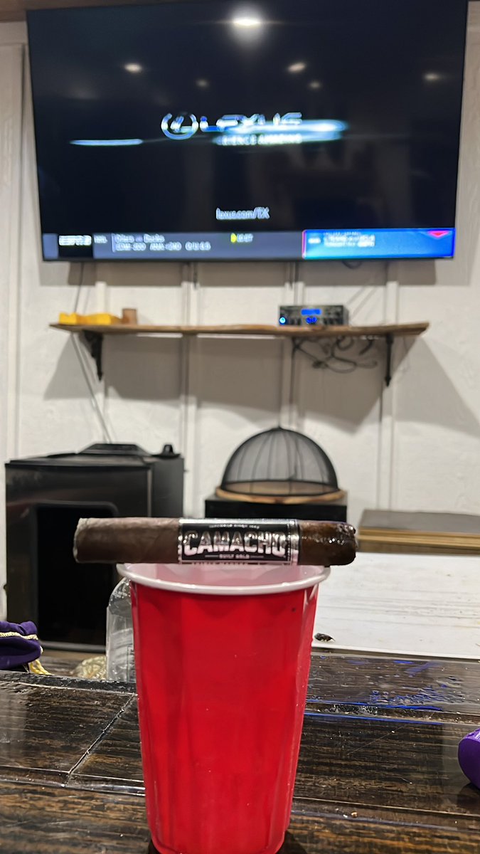 RLW8122's tweet photo. @Not_That_JB @camachocigars @CurivariCigars Going with @camachocigars also! https://t.co/rWTKakphVO