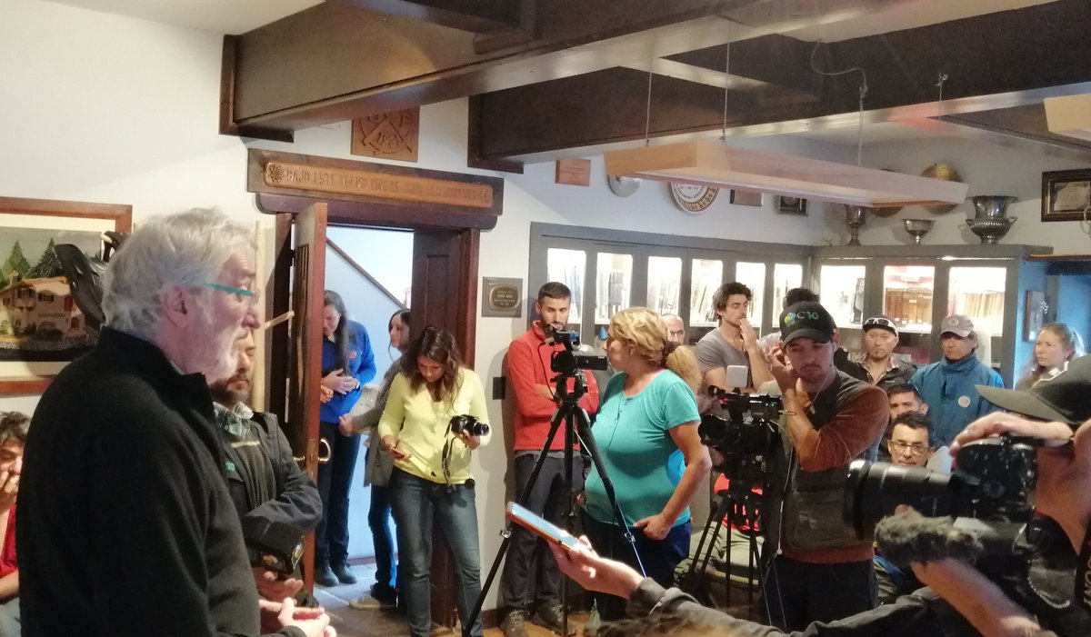 Participé del encuentro con motivo del aniversario 90 de la Comisión de Auxilio del CAB, que solidariamente ayudan a otras personas que se accidentan en la montaña. 
Mis mejores deseos y compromiso para seguir trabajando en conjunto y poder mejorar nuestra relación con el entorno