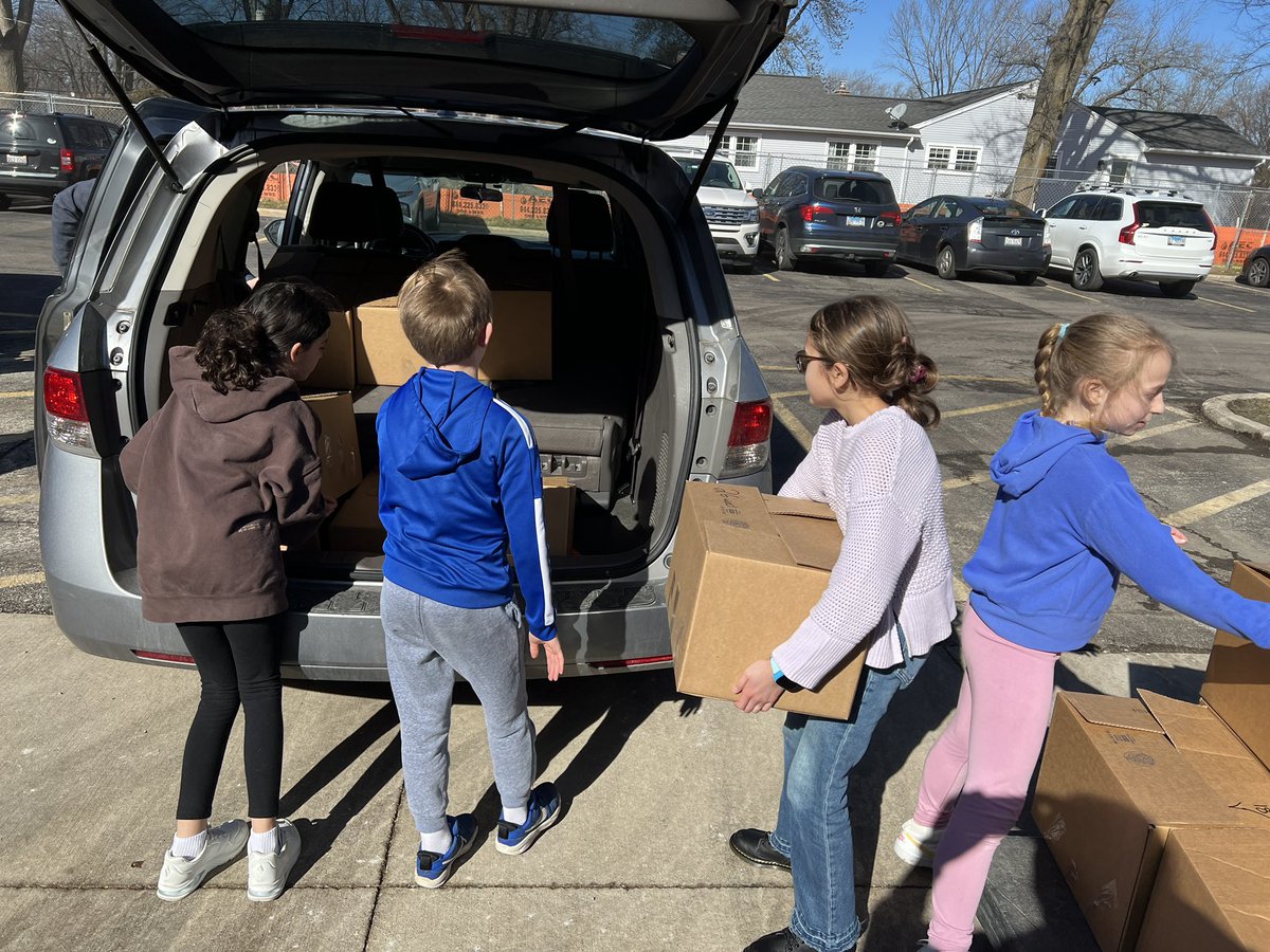 This group of Student Council superheroes loaded up 5 vehicles full of food collected in our food drive for @JourneysRoad . Couldn’t be more proud of the efforts they put in to make this the success it was! @AHSD25Patton