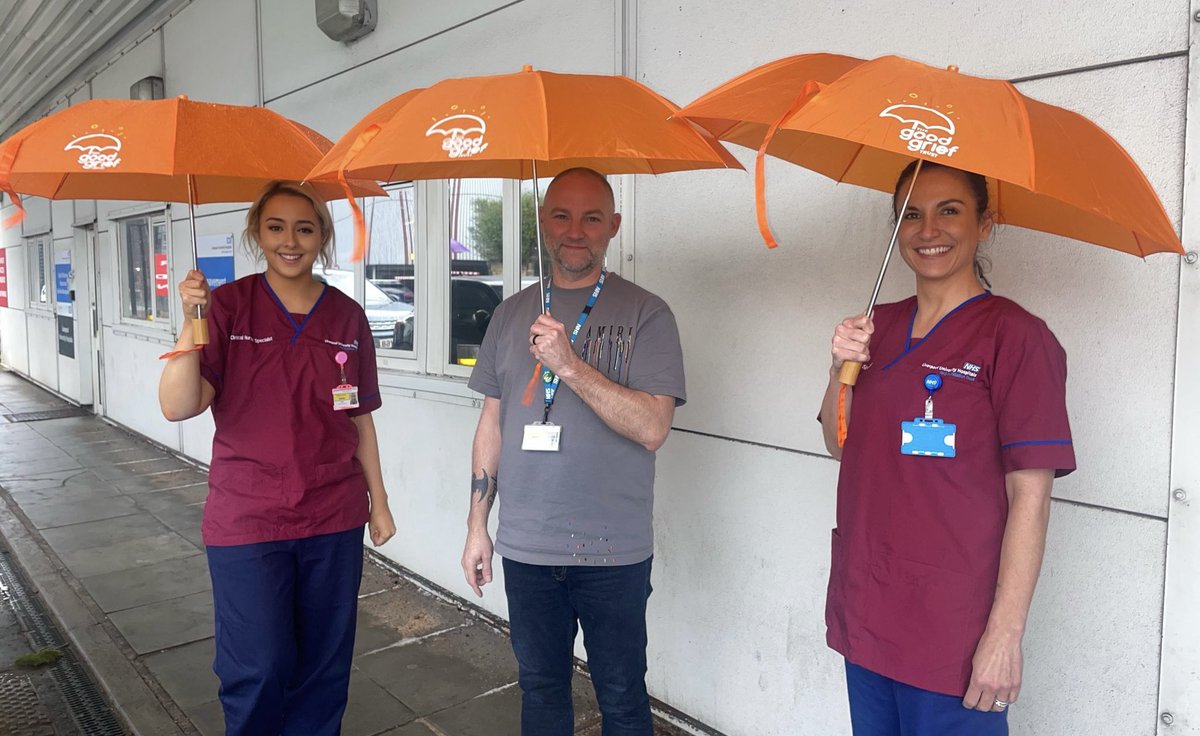 #GoodGriefUmbrellaDay @LivHospitals Opened their @goodgrieftrust brollies raising awareness of the many bereavement services available under their umbrella letting people know they are not alone #HelpAndHope 🧡🦢