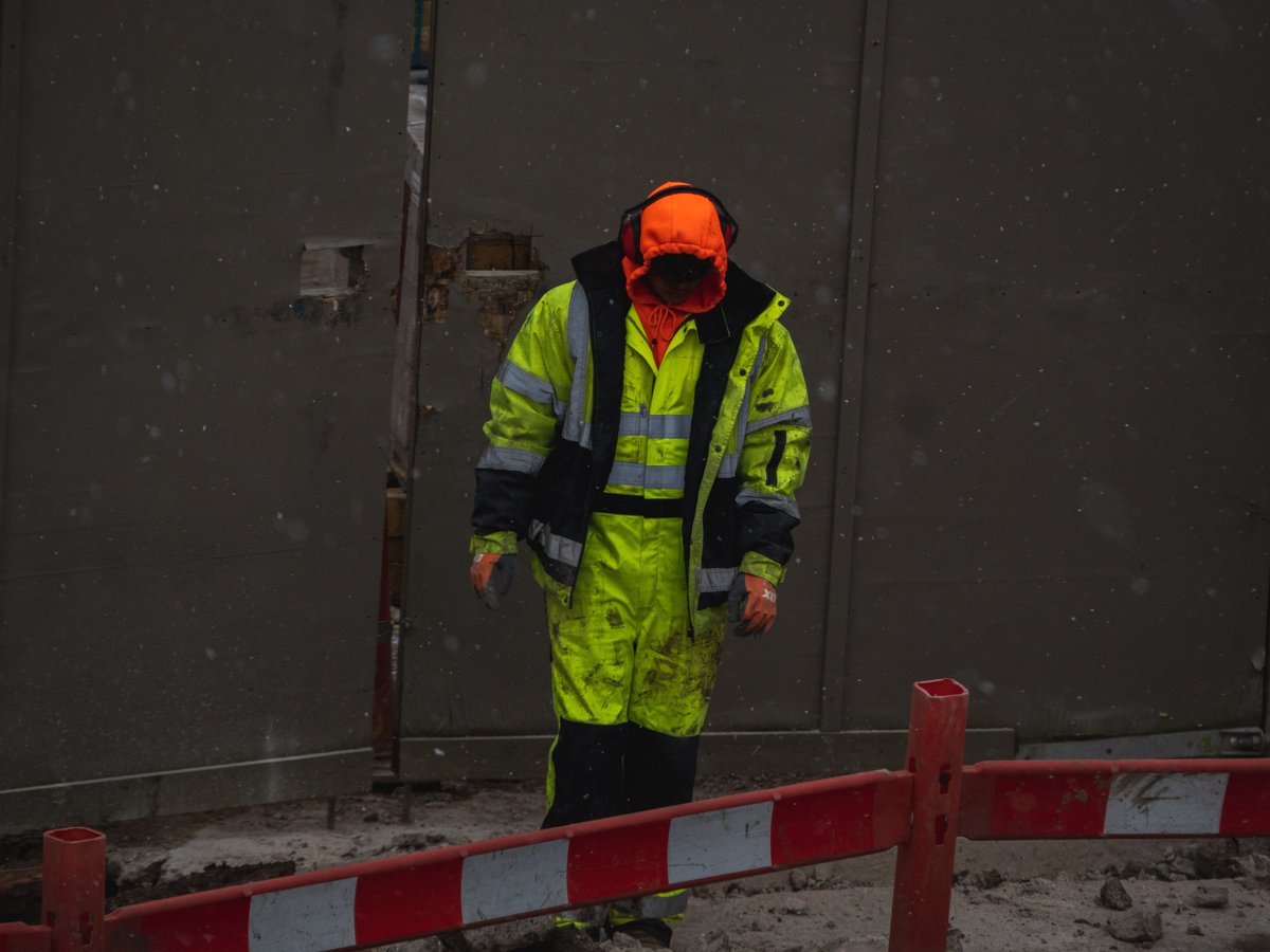 safety_apparel's tweet photo. Reduce the risk of an accident on-site by protecting your workers with the proper hi-vis PPE.

Shop all safety coveralls now at https://t.co/TOsIOTkRwi

#safetycoveralls #safetyapparel #PPE https://t.co/40Ihnrt9ZG