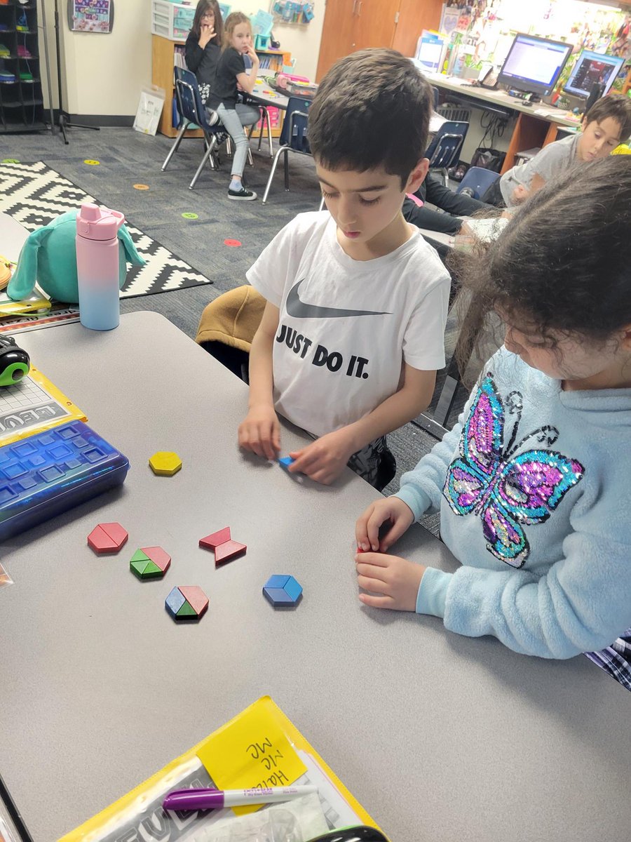 Dooley2nd's tweet photo. Composing shapes in Level Up #DooleyGameOn #LevelUpPlanoISD https://t.co/EnUzMayibM