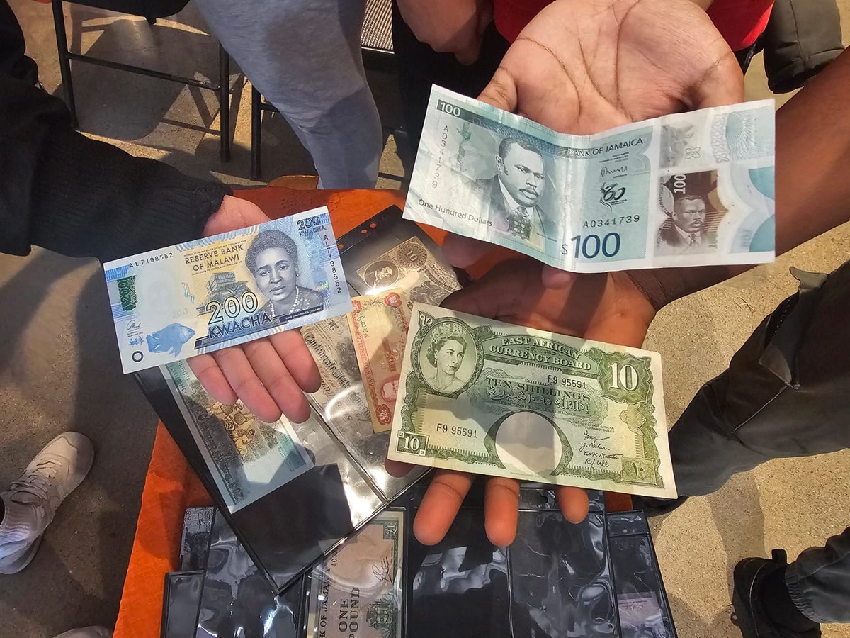 tdsb_cebsa's tweet photo. Great time at Blackhurst Cultural Centre. World Currencies workshop with Dr. Fuller shared the rich histories of the diaspora by examining currency as historical documents. A student said, Today was a great day… I learned so much of our history.

@ADFRNTBooklist @Blkmoneyexhibit https://t.co/1JPbKdqbTm
