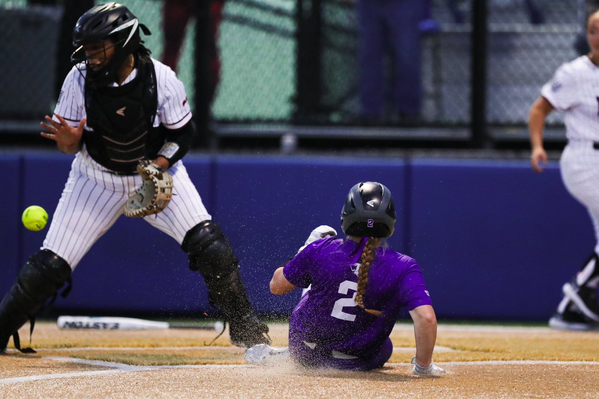 TarletonSB's tweet photo. Mid-way flicks 📸

The Texans lead the Cardinals 7-2 after a 5 spot in the top of the 5th! https://t.co/Nr8BC82xR0