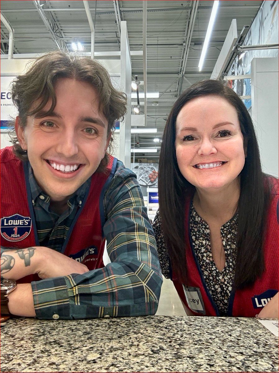 Tracey Fox tweet media