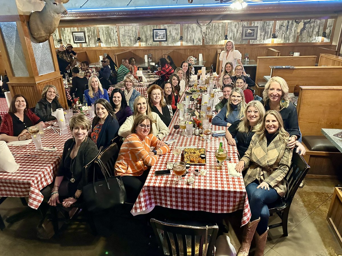 traciefrazier's tweet photo. It’s been an incredibly rewarding week in Fort Worth with @CREW_Network and powerful to see the representation from @CREWDALLAS 🫶 Looking forward to seeing everyone again at the next #crewsummit in June! https://t.co/toEB2z2jYa