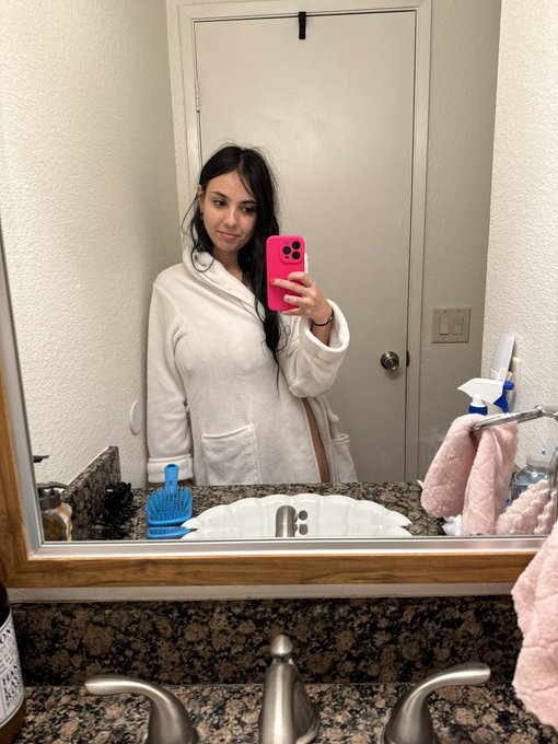 This is what a real woman looks like https://t.co/t0AU2CD60b