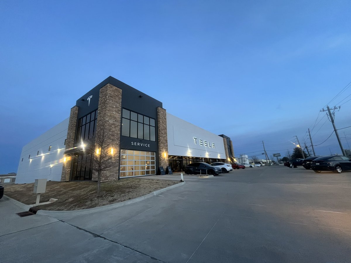 Tech_Dad89's tweet image. Met some cool people and learned a lot of new skills! Been real Tulsa, ready to get on home for the weekend! #Tesla