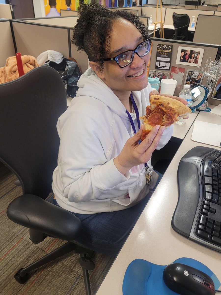 #WeRTheNAC  #Smithstarzz #NationalPizzaDay  Ms Jo and Krisha enjoying lunch 🍕🍕🍕