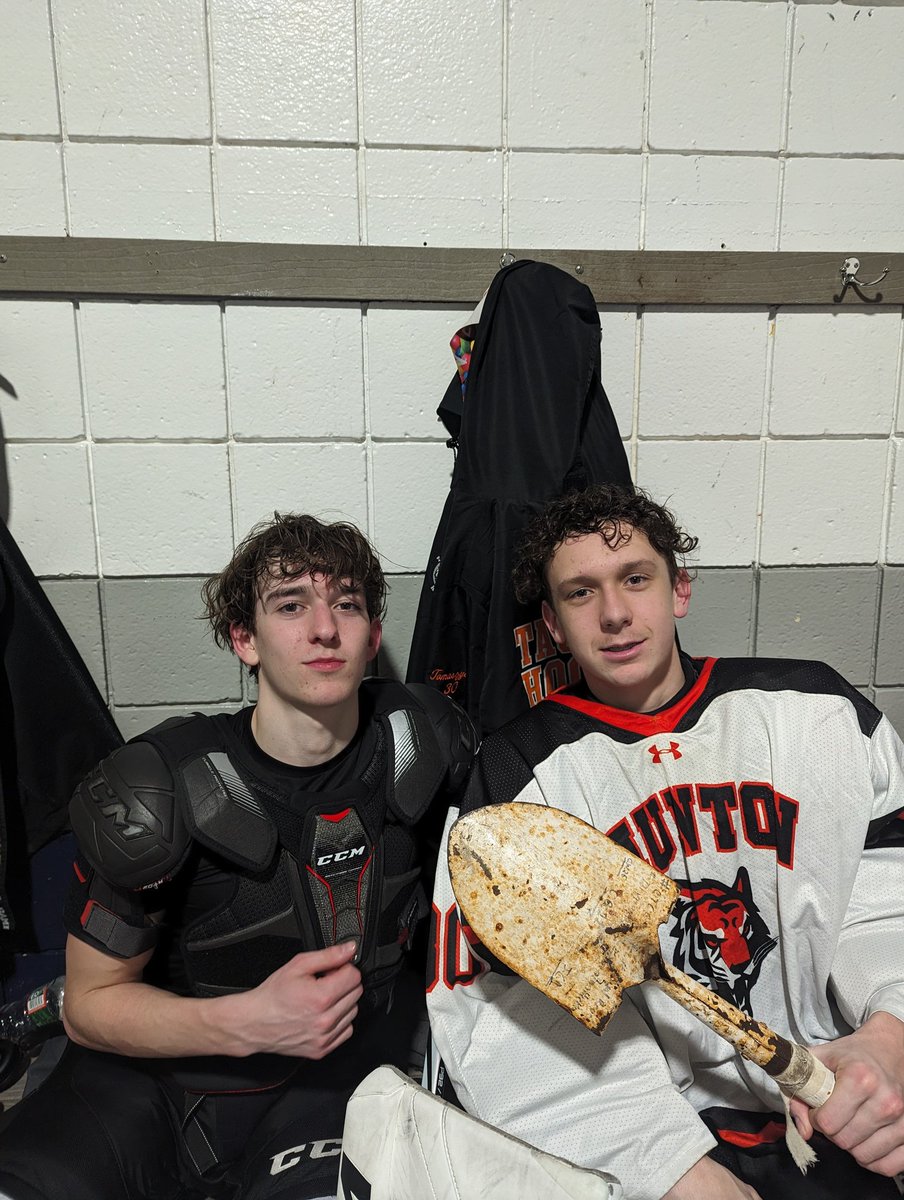 Cam Tomaszycki took charge with 33 Saves and slowing the game down in 4-0 shutout win over Apponequet!

#TauntonHockey #DiggingDeep