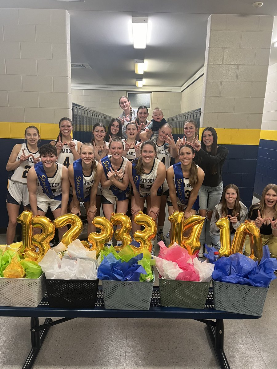 <a href="/AvaBates33/">Ava Bates</a> leads OE past Byron, 64-10 w/ 25 pts on senior night!  <a href="/EvalynCole4/">Evalyn Cole</a> w/ 15, <a href="/HaileeCampbel13/">Hailee Campbell</a> w/ 8, Giacobbe w/ 6, <a href="/BraedenTokar/">Braeden</a> &amp; <a href="/kvalevogt/">Tava Kvalevog</a> w/ 4 each, &amp; <a href="/carman_ellyanna/">Ellyanna Carman</a> w/ 2.