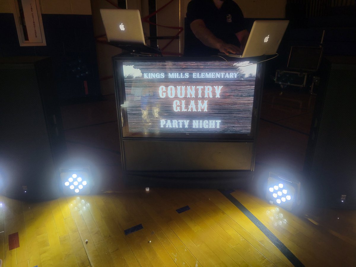 bblumer_KME's tweet photo. Having a great time at KME 's Country Glam dance!
@KMEKnights @Kings_Schools https://t.co/atcrZ0Pcda