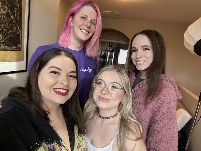 Talk about a great Friday! I got spit-roasted by @Kaiia_Eve and @realbrooke_j then got care packages<a href="/tag/clip"class="tags"><span>#clip</span></a>