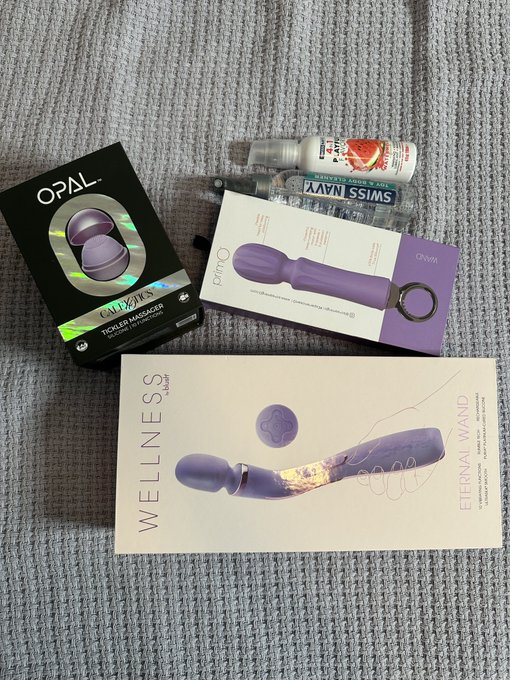 Talk about a great Friday! I got spit-roasted by @Kaiia_Eve and @realbrooke_j then got care packages<a href="/tag/clip"class="tags"><span>#clip</span></a>