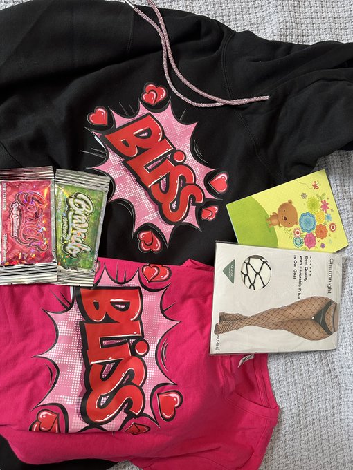 Talk about a great Friday! I got spit-roasted by @Kaiia_Eve and @realbrooke_j then got care packages<a href="/tag/clip"class="tags"><span>#clip</span></a>