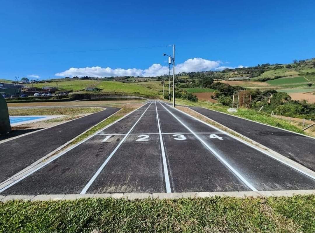 notiscartago's tweet photo. #AlgoBuenoQueContar.
@Oreamuni  inaugura  Complejo Deportivo de Altura en Cot. 
*La pista, q se edificó a 1.810 metros de altitud (msnm), busca ofrecer a los deportistas nacionales e internacionales un sitio de altura para entrenamientos.
👇:https://t.co/VeLPDKoqU6 https://t.co/FqGwBVCCmj
