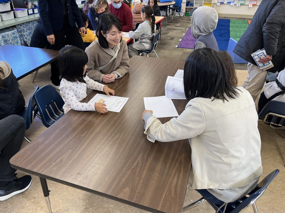 Kindergarten writing celebration today with parents and our Principal @judy_argumedo 🐝🐝@PaloAltoUnified