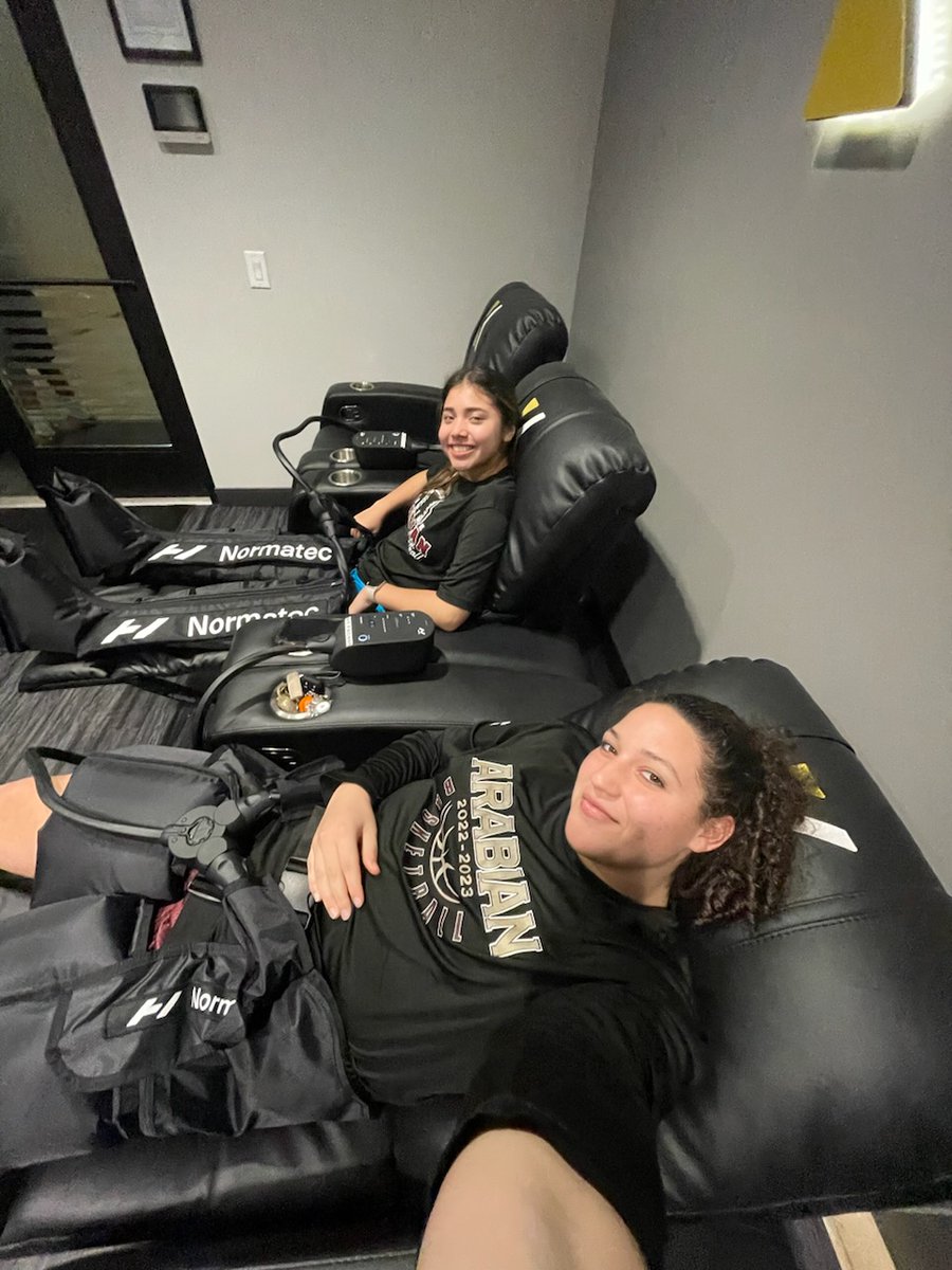 Compression therapy!!!!
Thank you, @krysushp 
#RecoveryFriday