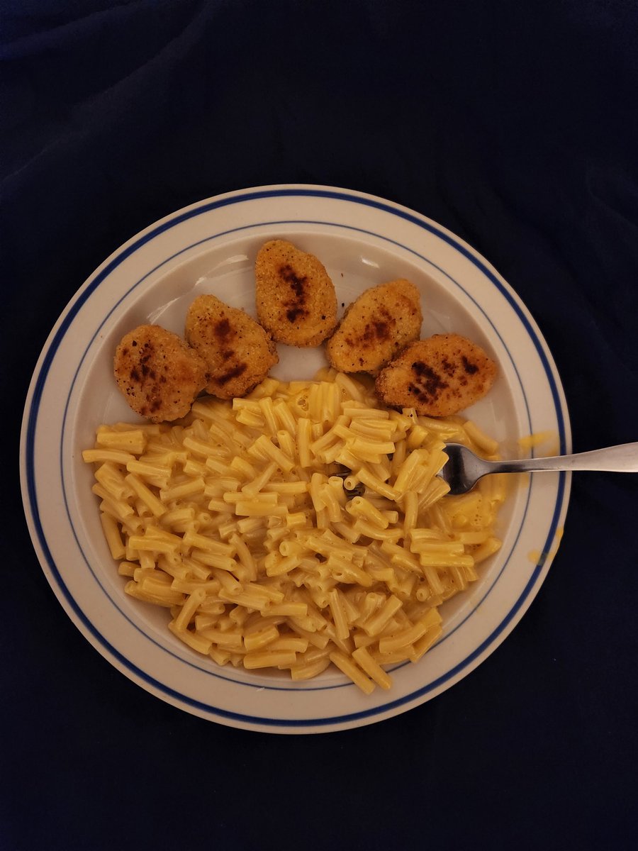 Dinner time 
#macncheese
#Nuggets
#chickennuggets 
#macaroniandcheese
#comfortfood 
#food