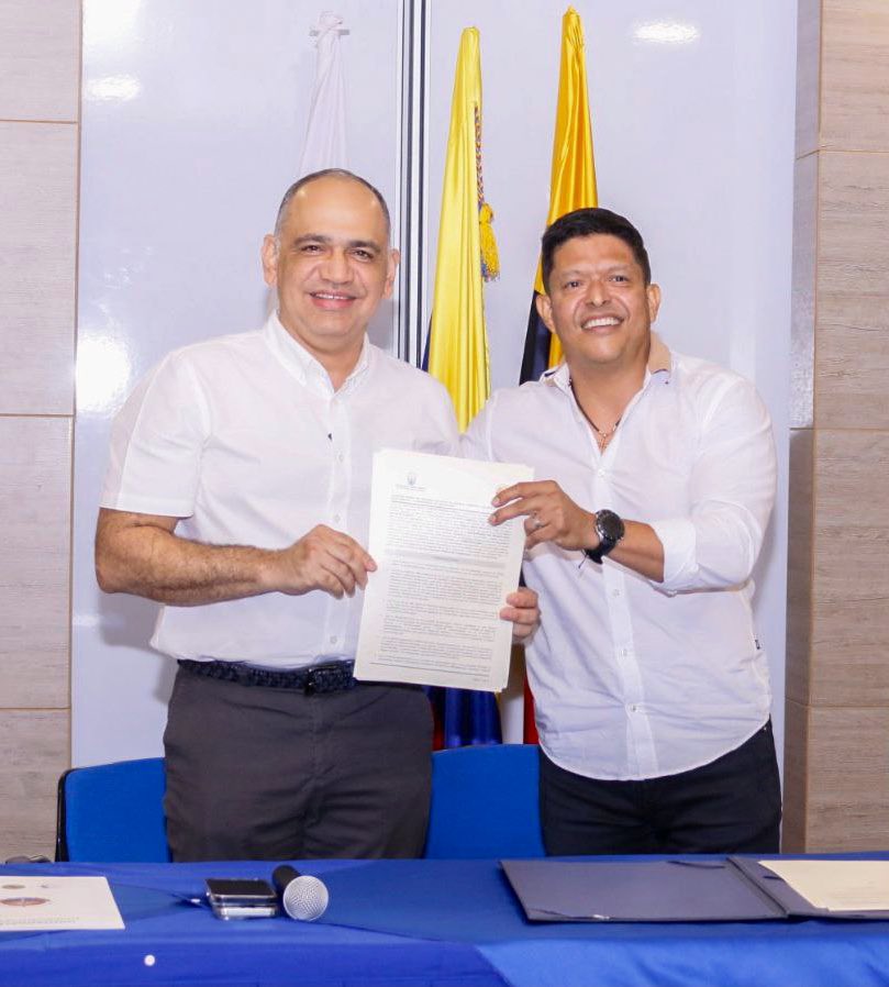 pverasalazar's tweet photo. Hoy la historia verdaderamente cambió. 

Después de 16 años la @Unimagdalena y la @SantaMartaDTCH nos unimos para trabajar conjuntamente por la ciudad que todos merecemos. 

Alcalde @CarlosPinedoC nuestra institución está comprometida para transformar vidas y avanzar. https://t.co/Ch3w92o8zc