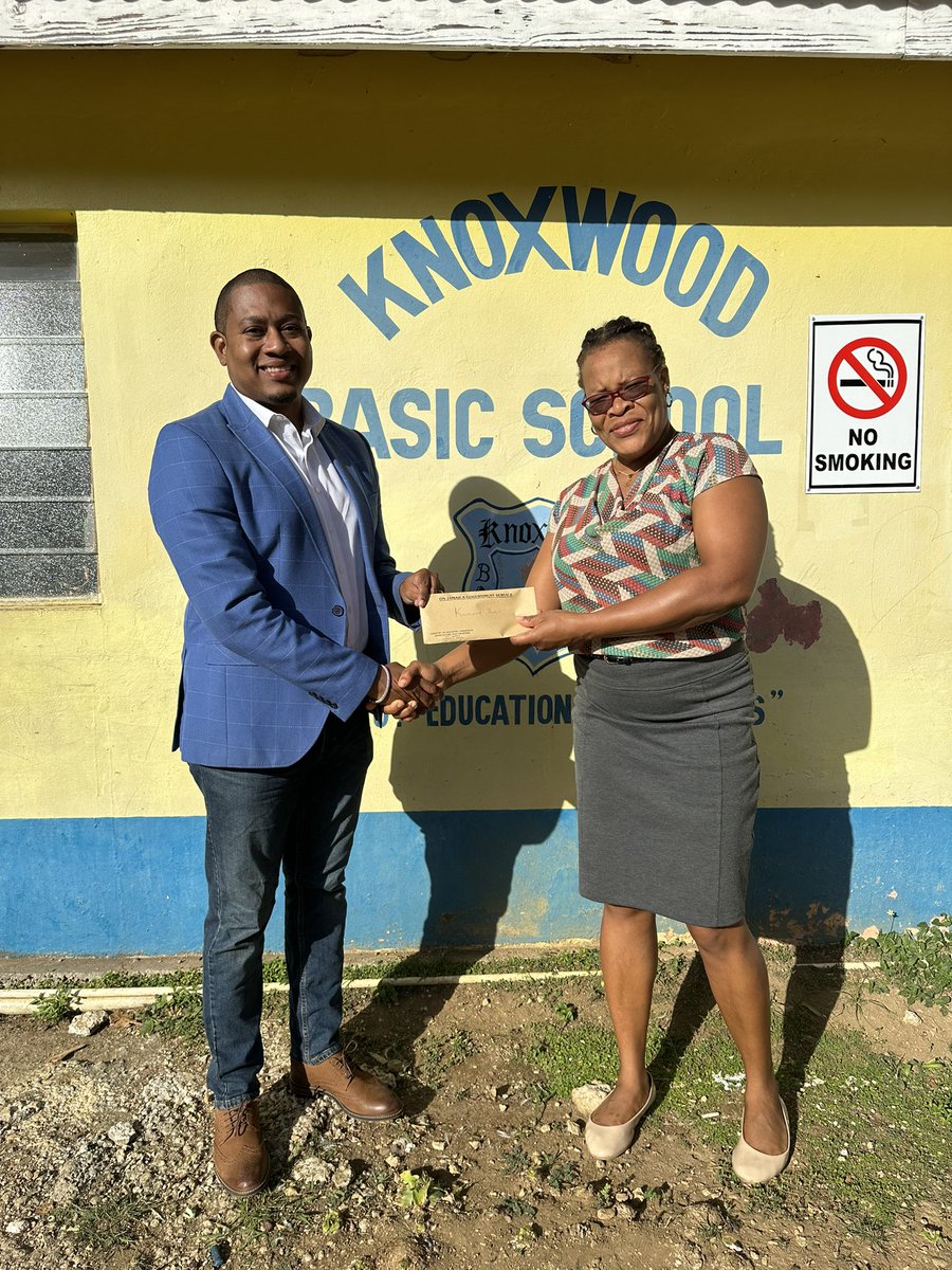 floydgreenja's tweet photo. Today I handed over $200,000 to the Knoxwood Basic School to assist them in ongoing building repairs and purchasing of fans. This was made possible through our Annual Fundraiser “We Still A Win”. Thank you again for your support! More to come. #GrowWithGreen #RightFromStart https://t.co/DOYnqOlwjN