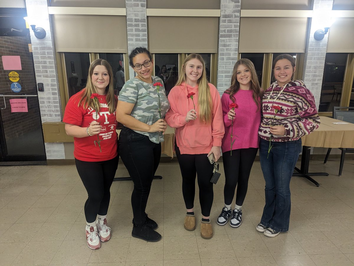 So proud of these ladies for making someone's day a little brighter!!
❤️🌹❤️🌹❤️🌹❤️🌹❤️🌹❤️🌹❤️
#valentinesdinner
#premiernursinghome