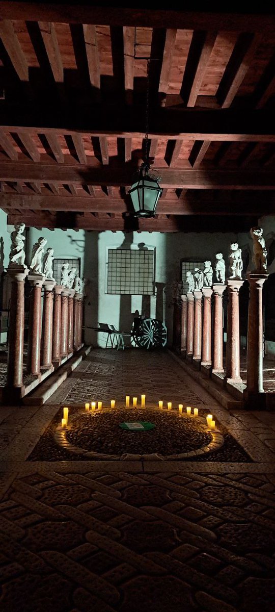 DGecchele's tweet image. Scuderia del castello di Thiene #italy🇮🇹 #veneto #thiene #castellodithiene #castle #stable #candle