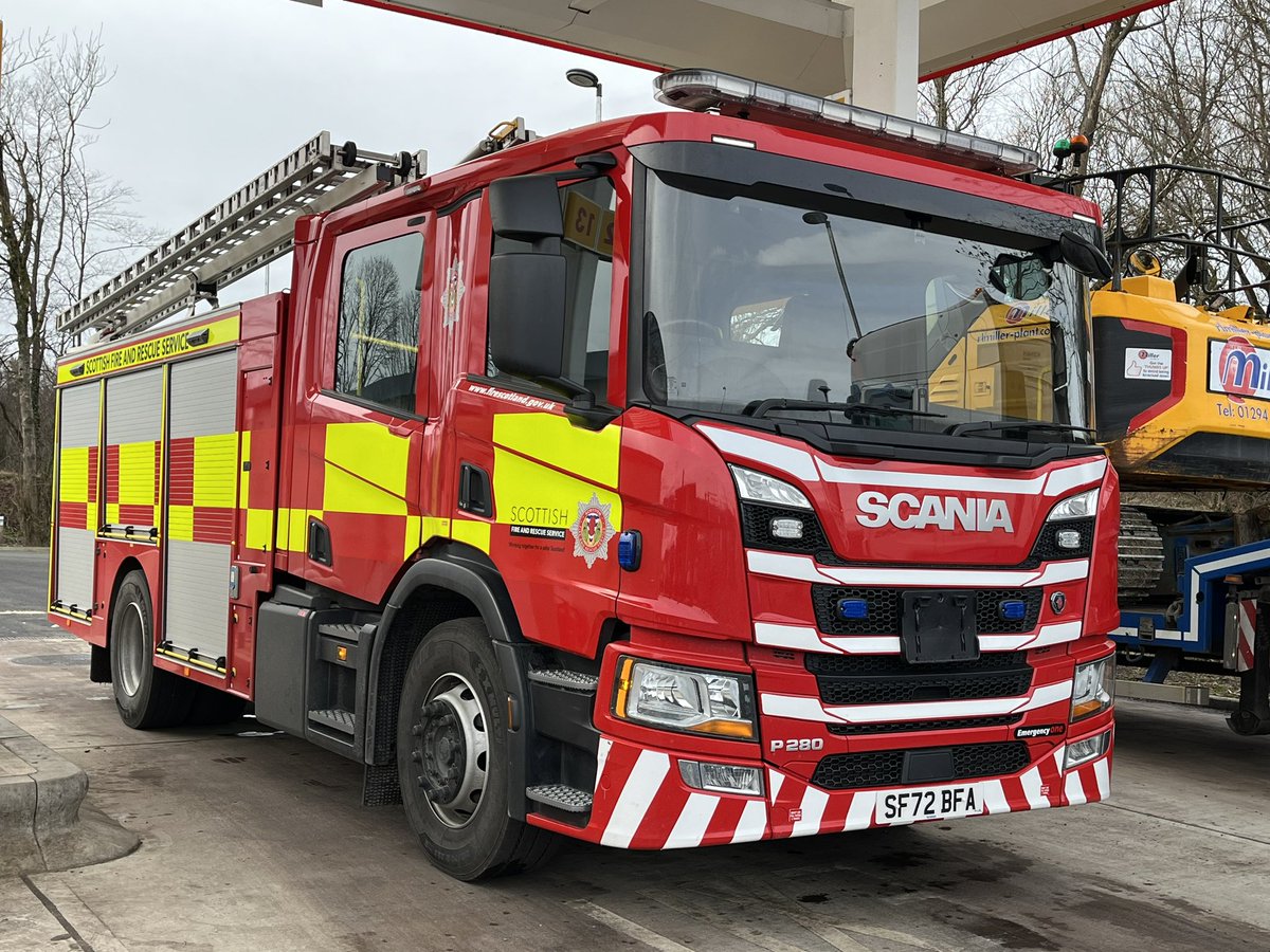 British Emergency Vehicles tweet media