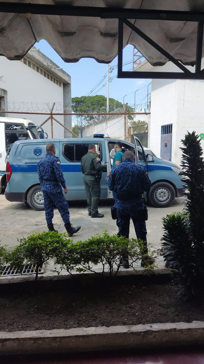 ospinpec's tweet photo. En el CPMSC BUGA , director del @DInpec @INPEC_Colombia Ministro @osunanestor @MinjusticiaCo @mindefensa @DirectorPolicia @FiscaliaCol @PoliciaColombia , medidas URGENTES ‼️🆘🆘🆘, para nuestros compañeros , los delincuentes no pueden doblegar las instituciones. https://t.co/x9ejjScLz8