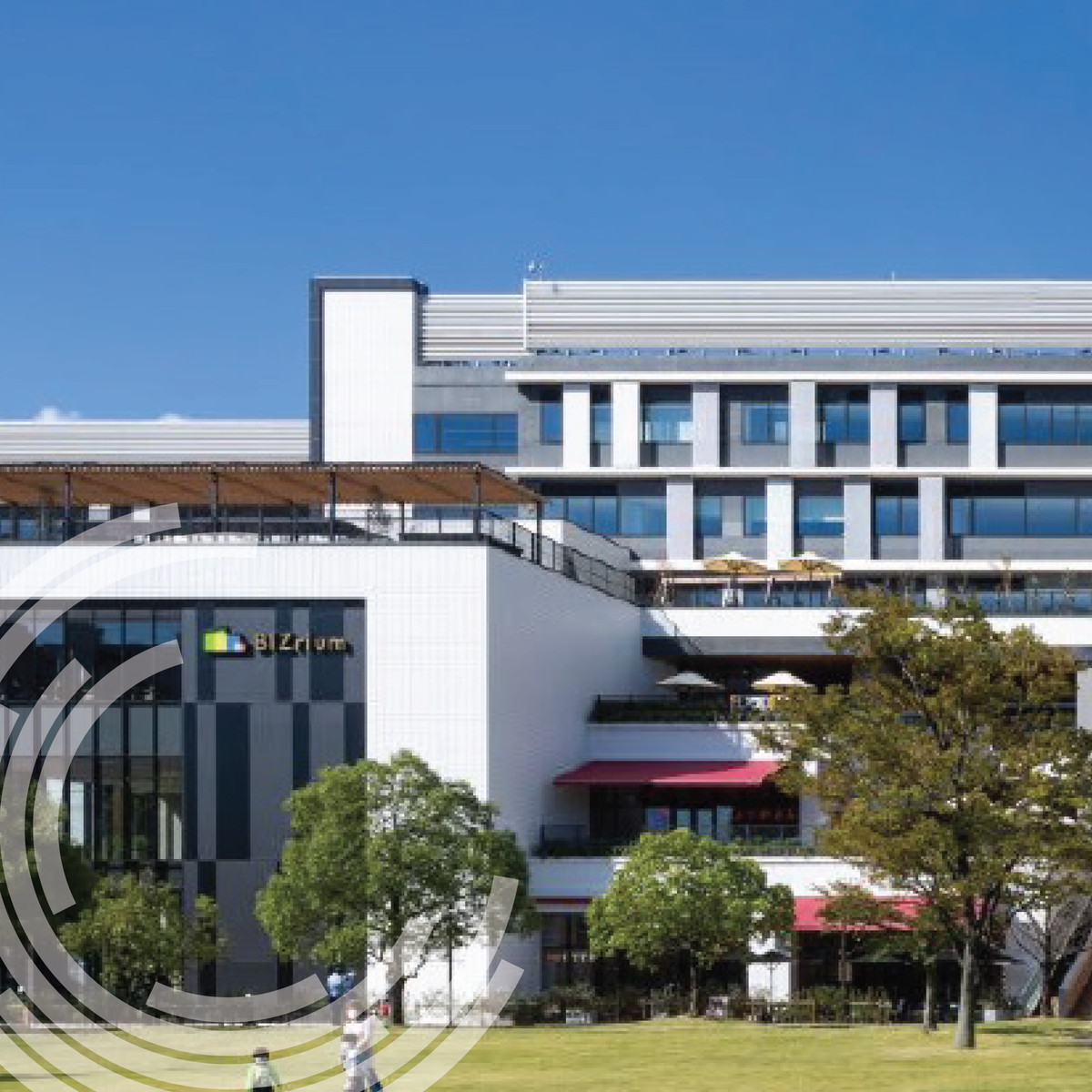 WELLcertified's tweet photo. For this week's #WELLFridayFeature, we're highlighting BIZrium NAGOYA, a large-scale rental office zone, WELL Core Certified at the Gold level. Located in Japan, the project site is on the upper floor of the complex and boasts outdoor spaces, various workstations and more. https://t.co/JNKgf7XaAB