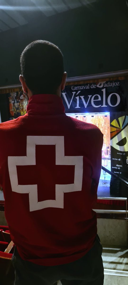 CruzRojaEX's tweet photo. Como parte del dispositivo del @CarnavalAytoBad , equipos de @CRE_Emergencias han estado presenten en todas las fases del #COMBA24 en el Teatro Lopez de Ayala. https://t.co/evmM0HHUYf