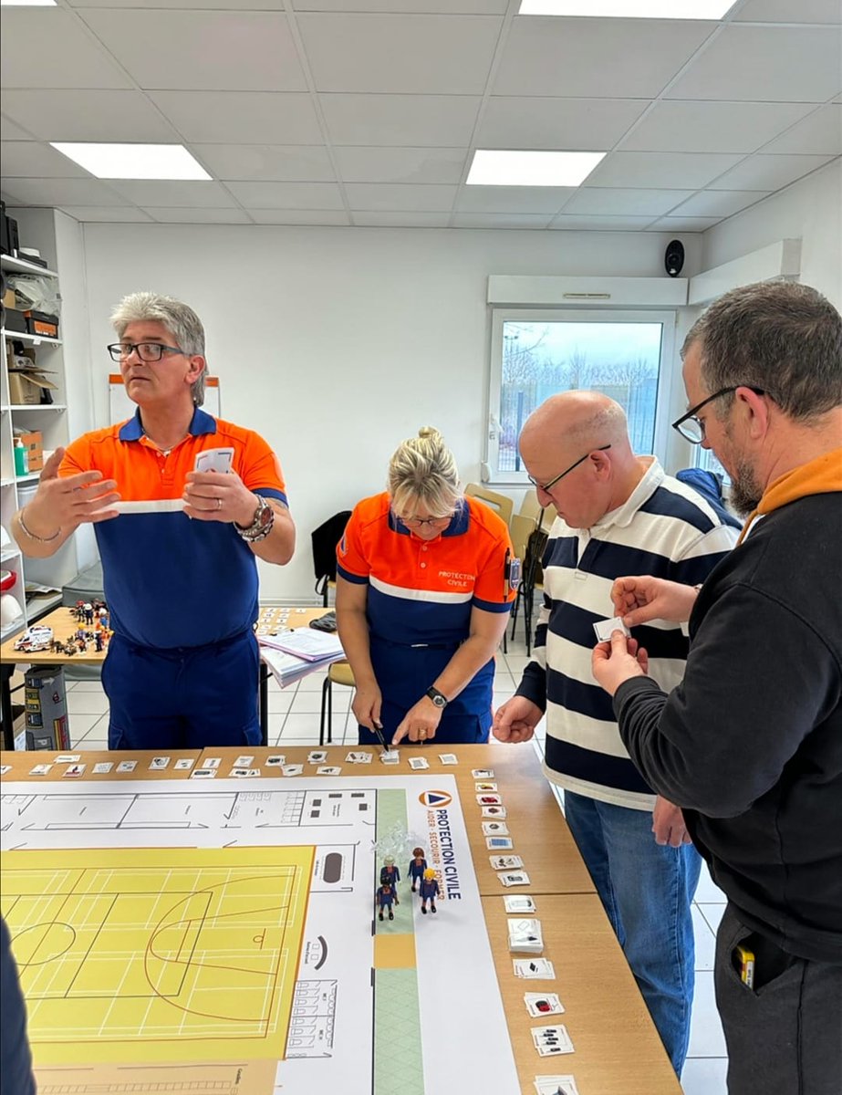protecivile10's tweet photo. [Formation Aide et Ecoute Psychologique]
👥 Ce week-end, 7 bénévoles de l'association ont participé à la formation AEP niveau 2 proposée par nos formateurs Mireille et Stephane. https://t.co/G7xxwIokHA