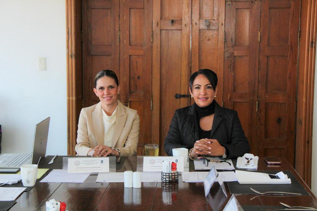 Nos reunimos las y los integrantes de la Comisión de Desarrollo Urbano, Obra Pública y Vivienda; la cual presido, para atender y dar continuidad a los trabajos relacionados con la misma. 

#TrabajandoParaTi