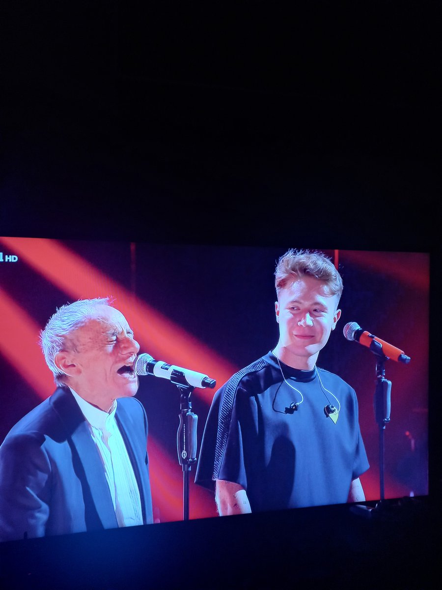 imjustEL's tweet photo. Trova qualcuno che ti guardi come Alfa guarda Roberto Vecchioni

#Sanremo2024 https://t.co/PXXvTolocm