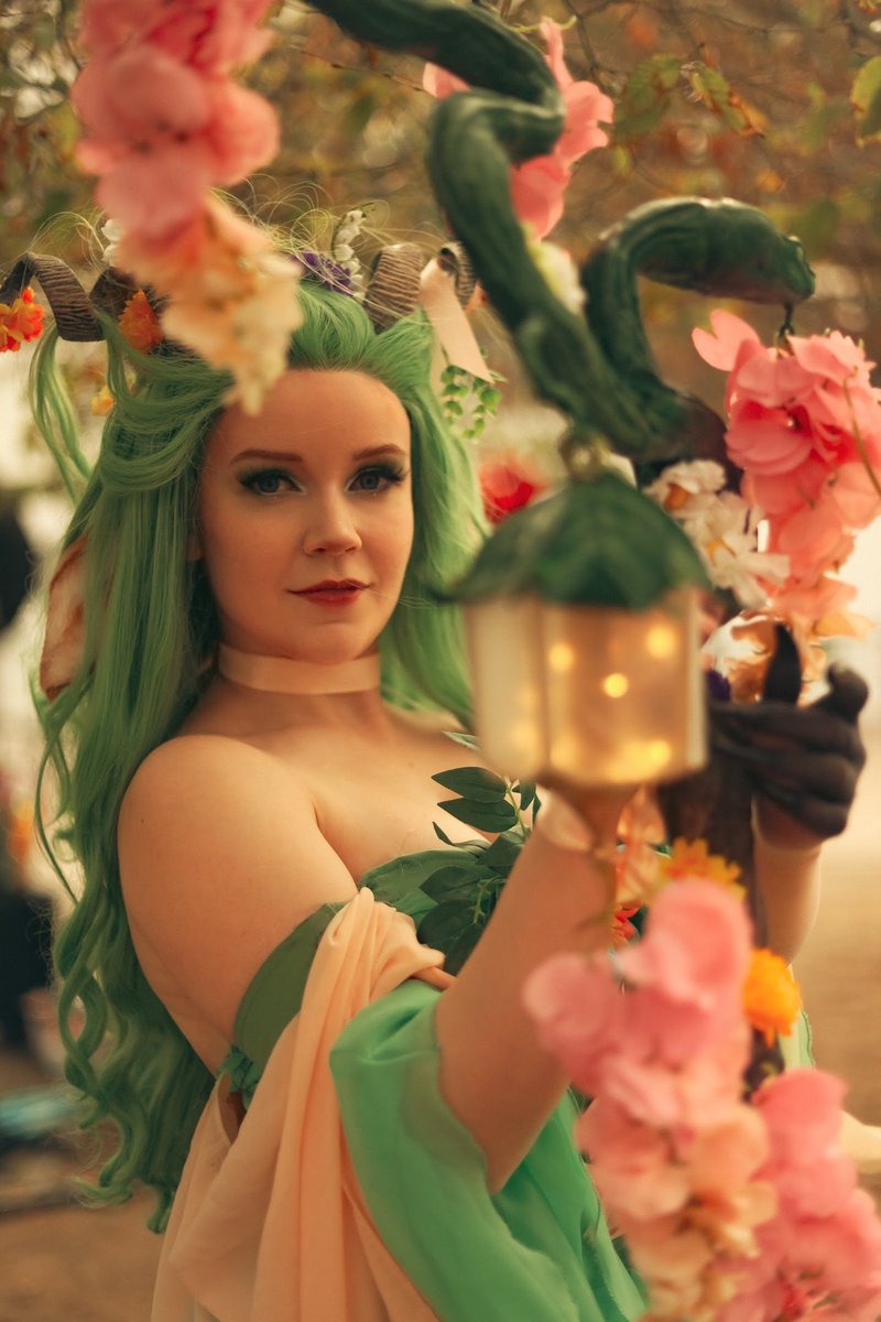 paindepeche's tweet photo. How do you think wishes come true ✨ 
🌿💐
📷 @ ameliacarvellphotography (ig)

#fearnecosplay #criticalrole #criticalrolecosplay #bellshellscosplay #cr3 #fearnecalloway @CriticalRole https://t.co/v4AGpoqCNn