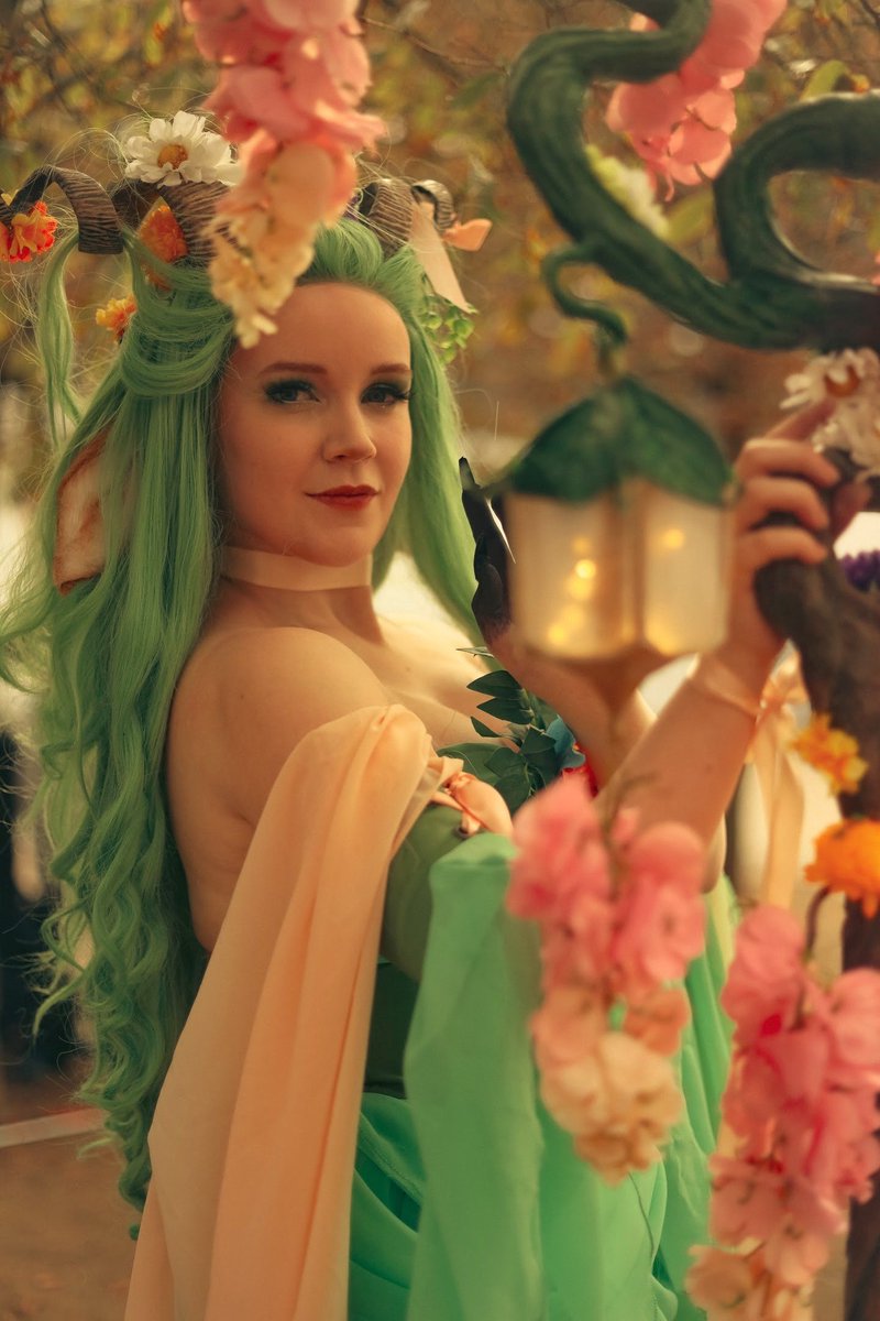 paindepeche's tweet photo. How do you think wishes come true ✨ 
🌿💐
📷 @ ameliacarvellphotography (ig)

#fearnecosplay #criticalrole #criticalrolecosplay #bellshellscosplay #cr3 #fearnecalloway @CriticalRole https://t.co/v4AGpoqCNn