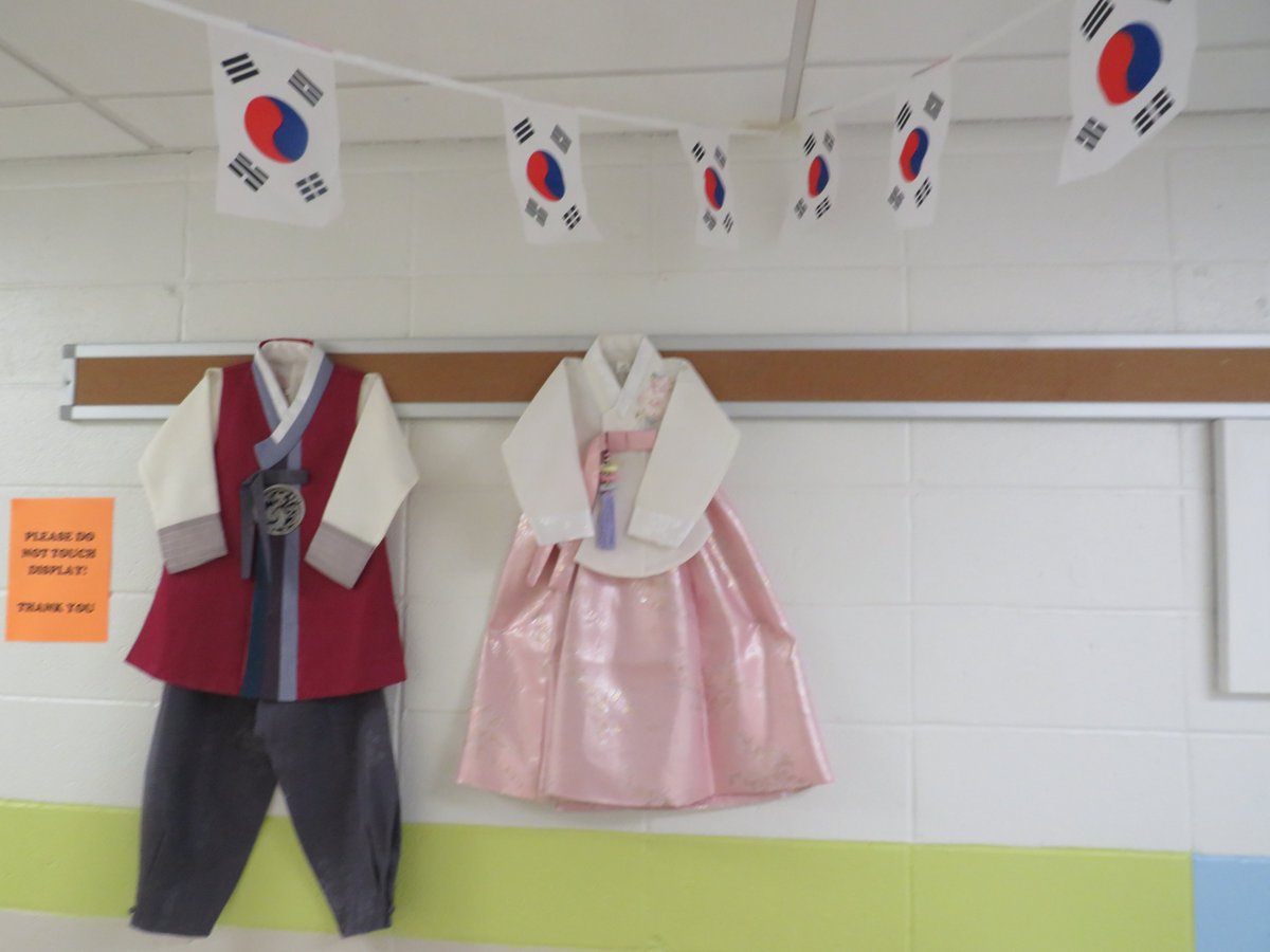 RobergeES's tweet photo. Thank you to the KPG for the display of items and artifacts arranged by the parent volunteers in anticipation of the Lunar New Year which begins on February 10th. The students and staff very much appreciate their efforts and the donation of the wonderful bookmarks received. https://t.co/YsG4F59Aza