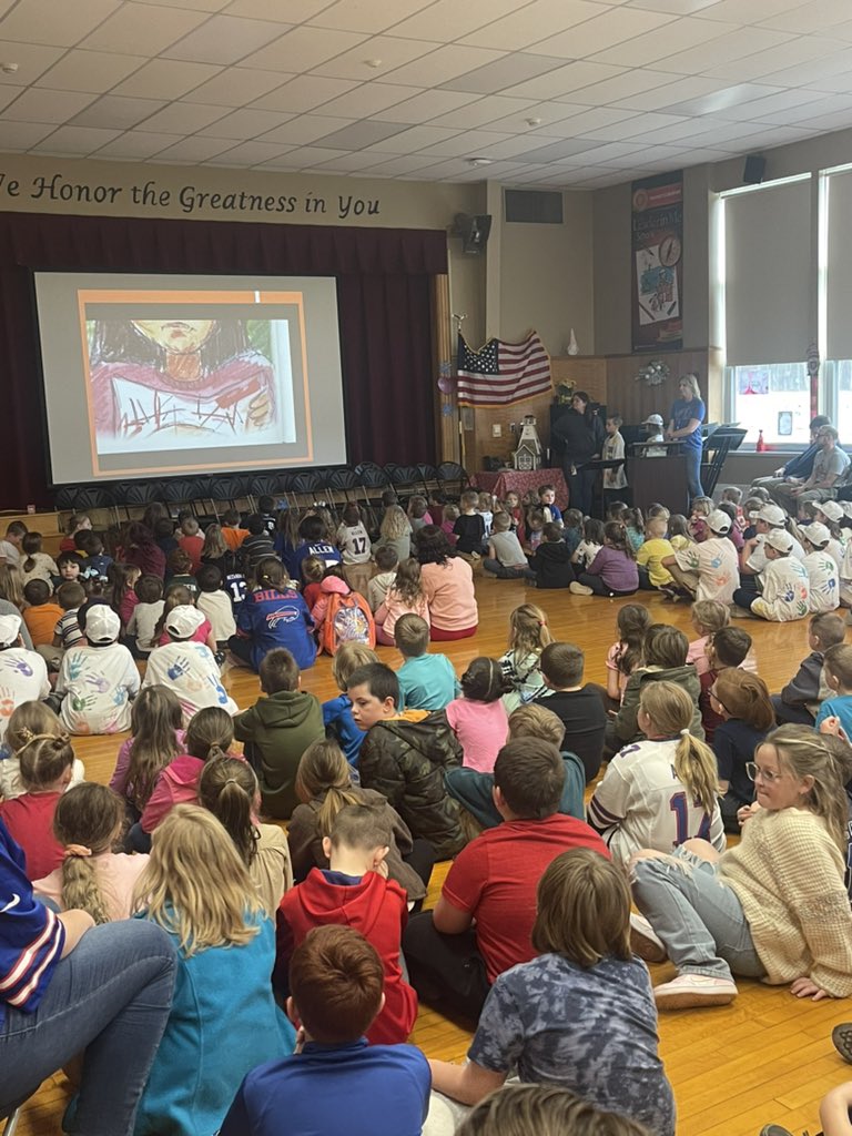 A great Fintabulous Friday. Thank you, 1st grade for introducing Habit 5 to us today.  <a href="/TheLeaderinMe/">The Leader in Me</a> 🧡🐅 <a href="/MACSPride/">Mexico Academy</a>