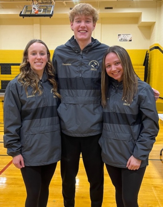 PHSjackets's tweet photo. DECA seniors, Gavin Fenneken, Emma Thompson, and Avary Zeisloft planned and hosted Career Day today at @PburgPJHS. Over 40 local professionals presented to more than 800 junior high students about career paths and professionalism. Nice work Gavin, Emma, &amp; Avary!🐝 https://t.co/QuddwcweeN