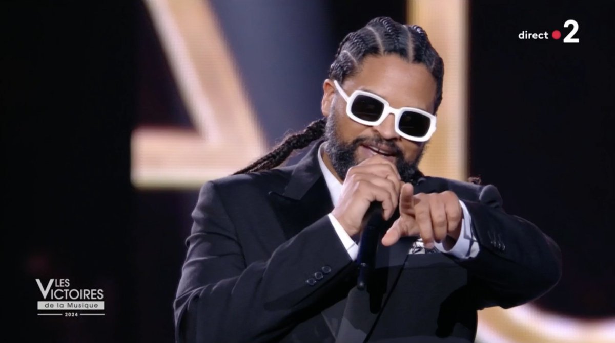 "Il faut un village pour faire ce genre de visuel !"

Shay (<a href="/shayizi/">Shay</a>) remporte la Victoire de la Création Audiovisuelle pour "Commando" et son réalisateur <a href="/The_Only_G/">G.</a> remercie ses équipes. #Victoires2024 

DIRECT 👉bit.ly/FTV-Victoires2…