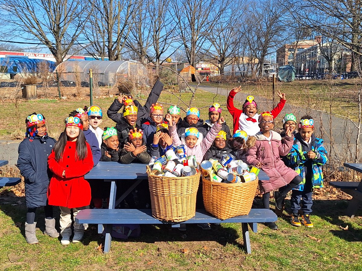 They did it! This 2nd grade class set a goal of collecting 100 cans for the 100th day of school and surpassed it. They were happy to drop them off at the @WyckoffMuseum for their community fridge! #100thdayofschool #CommunityService #100daysofschool