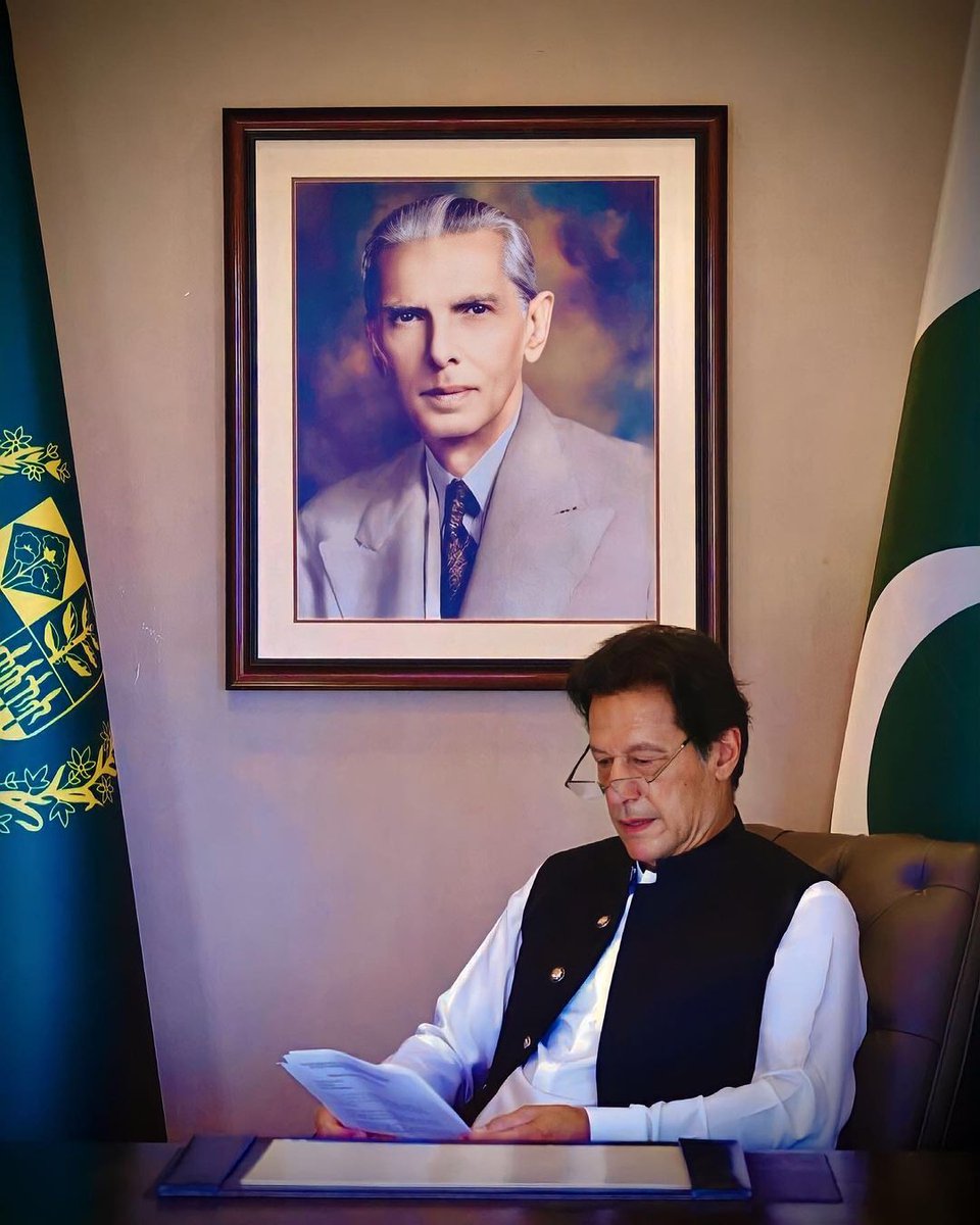 norikokok1's tweet photo. Congratulations Pakistan on this Victory!!
2 Great Leaders in The frame 
"Imran Khan and Quaid-e-Azam"

#PTIWon #ElectionResult https://t.co/M4mOU9v3vY